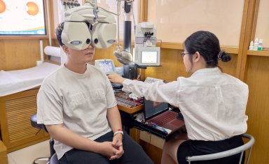 Điều trị tật khúc xạ